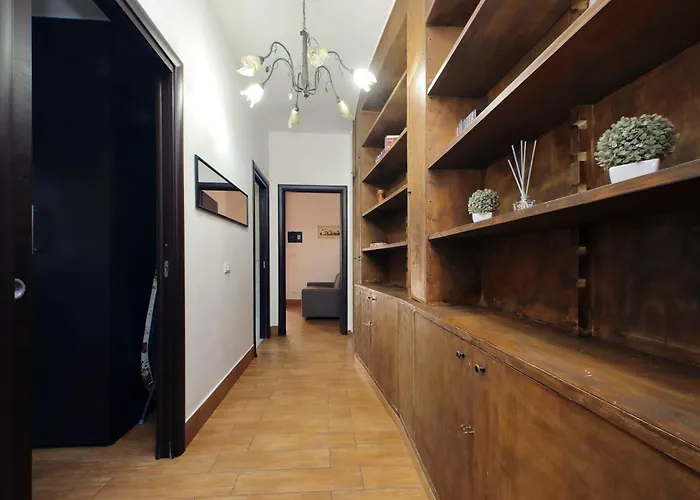 Vatican Flat Cozy With Private Court